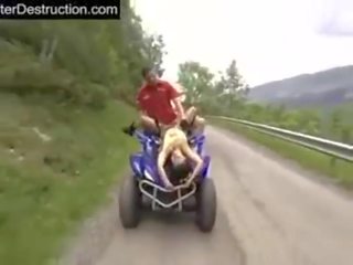 Una buena cojida extrema ен moto y rapel