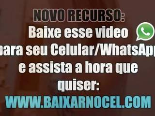 Casada se masturba nē banheiro enquanto o marido dorme