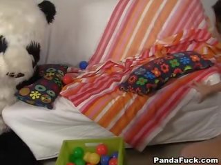 Sexig dansa vände till orgia med panda