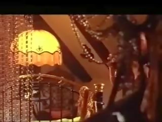 Keyhole 1975: חופשי הַסרָטָה פורנו וידאו 75