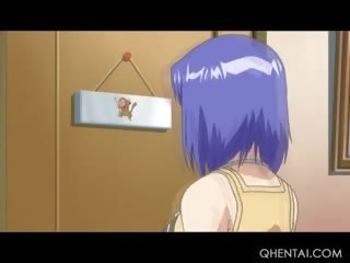 Tonårs hentai docka tagande en stor dildon upp i henne liten fitta