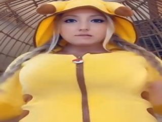 Θηλασμός ξανθός/ιά κοτσίδες πλεξίδες pikachu χάλια & σούβλες γάλα επί τεράστιος βυζιά γερός επί dildo snapchat πορνό βίντεο