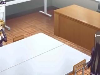 Rondborstig anime kindje in kniekousen