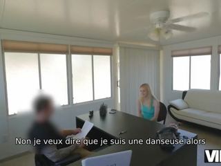 Vip4k. le danseur de striptease ne peut pas payer de loyer alors