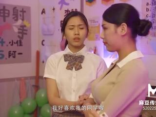 Trailer-schoolgirl and motherï¿½s banteng tag team in classroom-li yan xi-lin yan-mdhs-0003-high quality chinese film