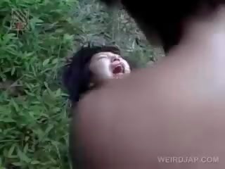 Крихкий азіатська школярка отримувати жорстоко трахкав назовні