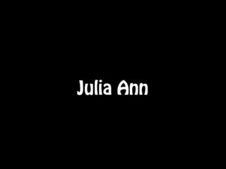 Povekas milf julia ann antaa a kova selkäsauna!