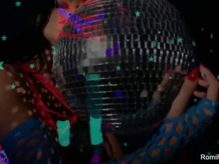 Romi eső disco labda maszturbáció