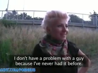 Agent de la fonction publique hd blond lesbienne prend bite pour argent