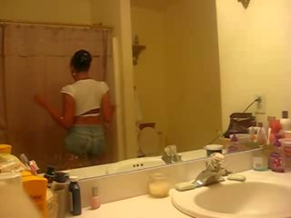 Booty Bigtitted Sista Makes A Dirty Vid In A Bathroom