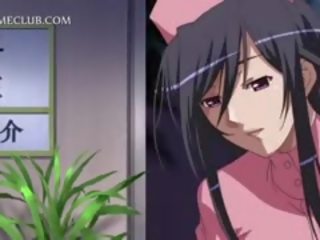Yksinäinen anime sairaanhoitaja masturboi märkä siepata sisään julkinen