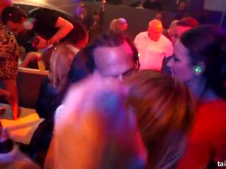 Beauté stars du porno baise en club