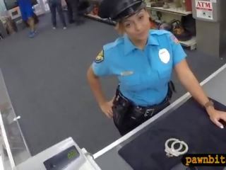 Policja oficer pawns jej cipka n pieprzony