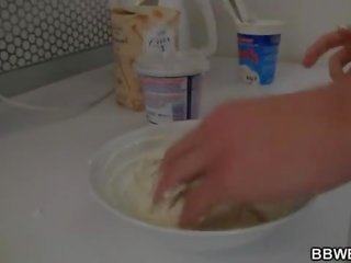 Künti guy fucks cooking big owadan woman