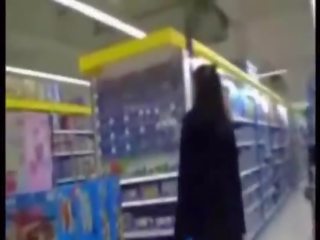 Cantik prawan flashes in supermarket then gives a sh