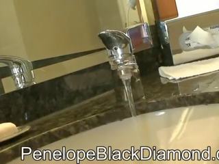 Penelope musta timantti-
