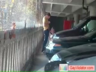 Sugand și futand în public de gayviolator