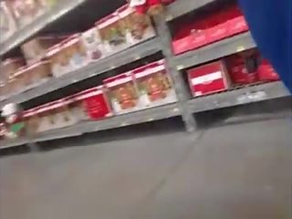 Sieva pagriezās par un masturbē pie walmart&#039;s dārzs centrs