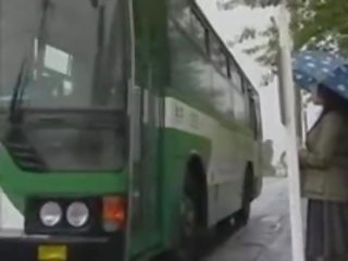La autobus était si chaud - japonais autobus 11 - les amoureux