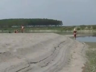 妻子 戏弄 一 陌生人 上 一 海滩