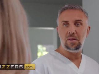 Brazzers - gabbie karteris nāca par the masāža stayed par the liels dzimumloceklis