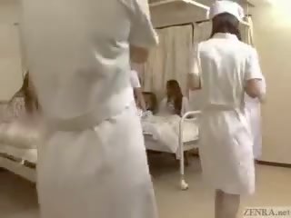 Stanna den tid till smeka japanska sjuksköterskor!
