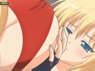 Blondine anime hottie met reusachtig boezem
