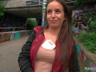 Publiek agent lenna ross houdt krijgen haar poesje geneukt hard in een tunnel porno video's