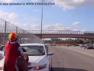 Gibby de clown eikels sappig tee op atlanta’s meest populair snelweg