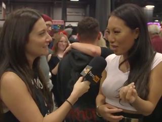 Asa akira & amp; cherokee d perse at exxxotica 2015 kanssa pornhub aaria pornhubtv