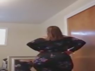 Curvy vrouw met reusachtig bips en klein taille, porno 76