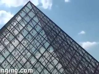 Publiczne paryż louvre publiczne seks trójkąt