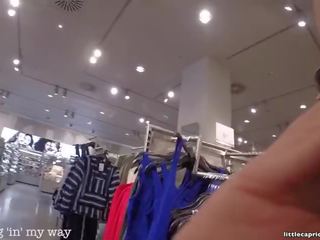 Público sexo en compras centro comercial - poco capricho