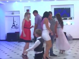 Seksi bagian dalam rok di sebuah pernikahan