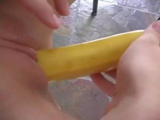 Ngắn sát âm hộ đang có vui vẻ với một bannana video