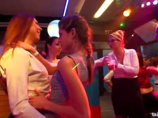 Lesbian clubbers gets fucked in publik