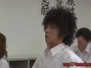 Caliente japonesa maestros y un montón de sexo