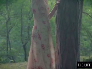 Skinny girl fucks herself hard in the forest Porn Videos