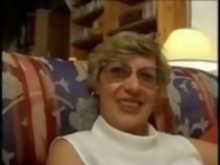 Очила аматьори бабичка 1, безплатно аматьори подвижен тръба порно видео