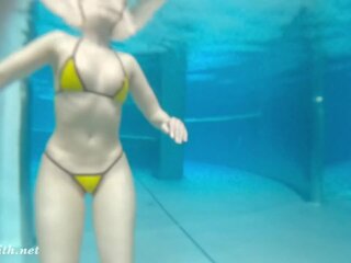 Jeny smed sexig naken simning