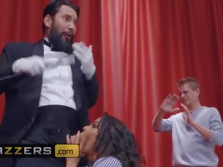 Brazzers - thicc hemmafru luna stjärna fucks den magician