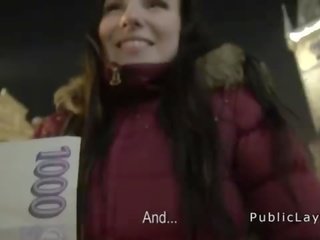 Amice fucks gagica de la public pov în magazin cameră