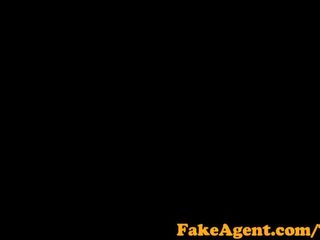 Fakeagent λατίνο χορεύτρια λαμβάνει ένα ζουμερό εκσπερμάτιση μέσα σε άτακτος/η κάστινγκ συνέντευξη